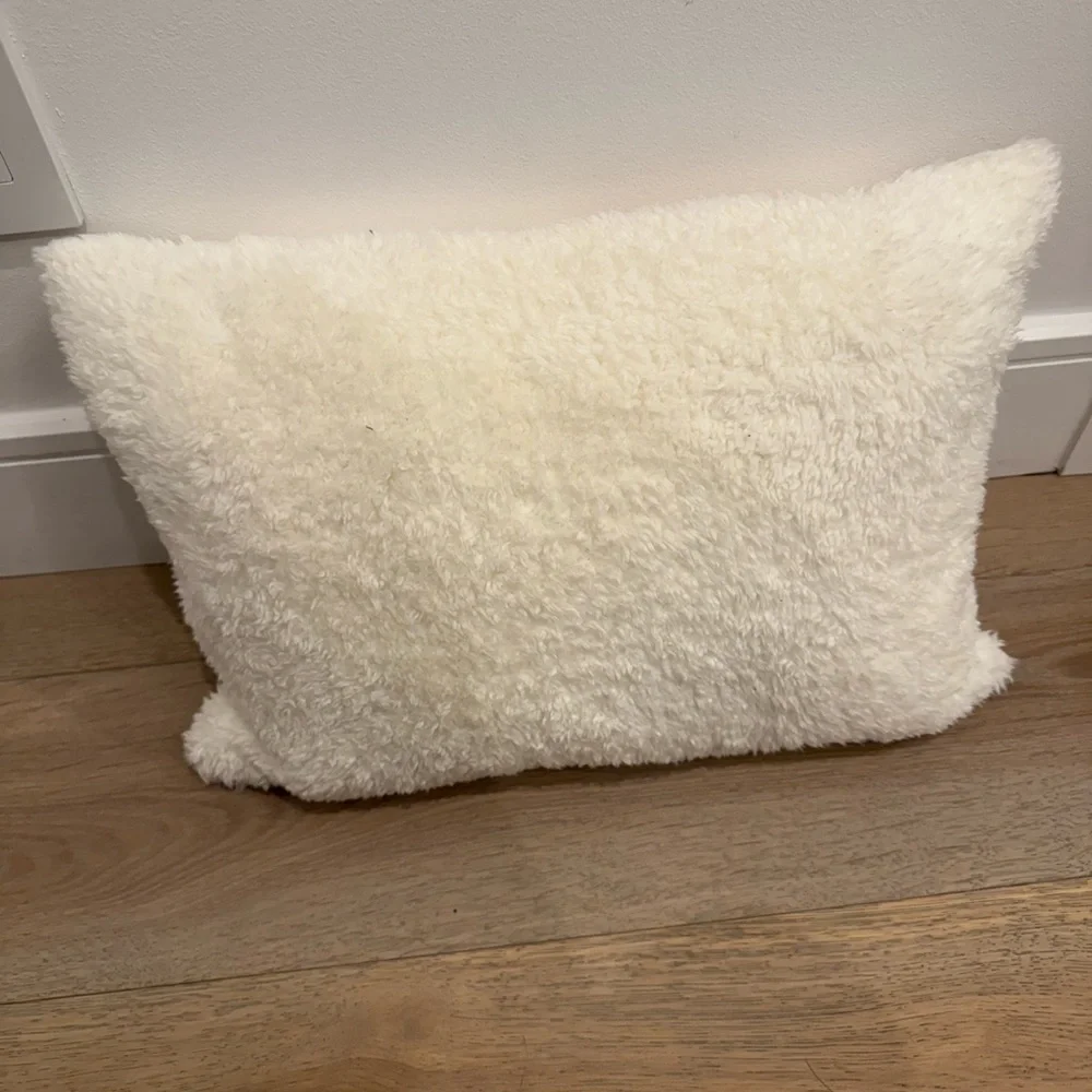 Pottery barn White winter Decorative Pillow - Picture 3 of 3
